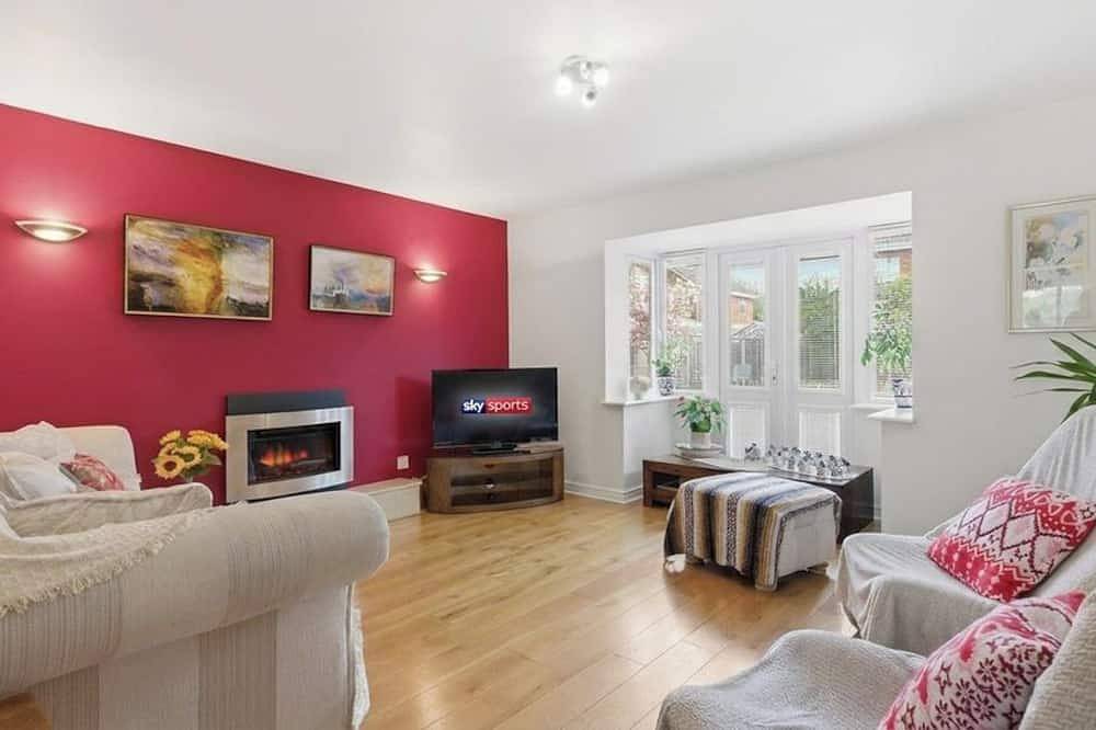 New!4Br Ideal for Contractors, Driveway, Wifi, in Warwick, Warwickshire