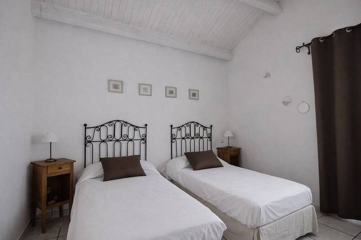 Location de vacances pour 7 personnes, avec piscine et terrasse ainsi que jardin et sauna à Saint-Maurice-d'Ardèche - 4