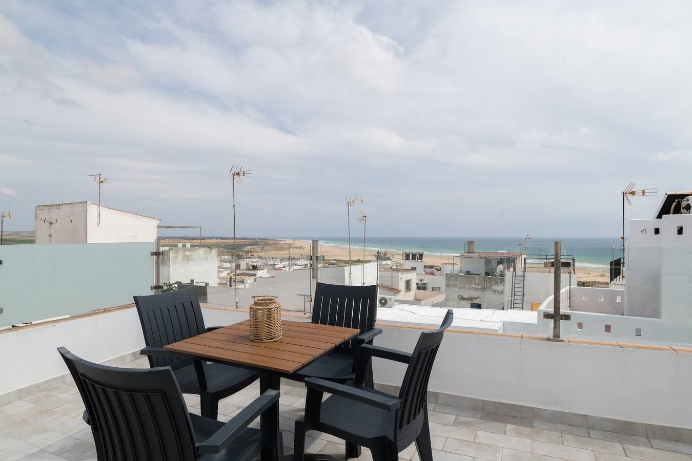 Apartamento entero, Apartamento 'Boquerón' con vistas al mar, terraza privada y Wi-Fi in Conil de la Frontera, Costa de la Luz