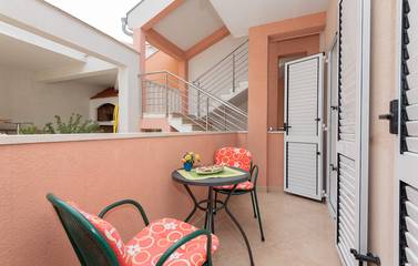 Ferienwohnung für 4 Personen, mit Garten in Baska Voda