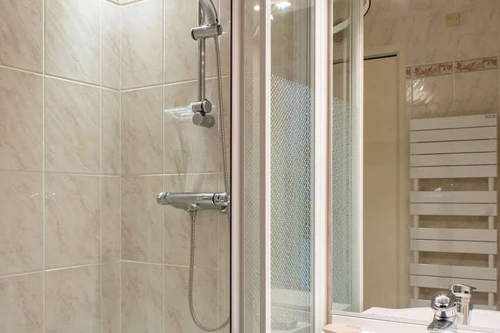 Ganze Wohnung, Sea-view apartment with two balconies in Erquy | 4 guests | in Caroual, Erquy