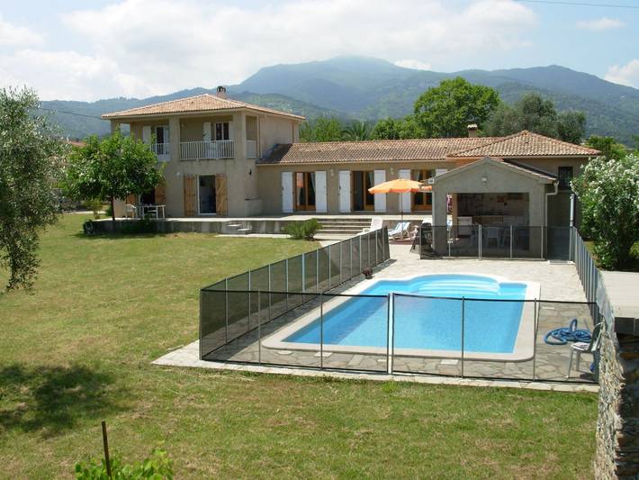 Maison de vacances pour 6 personnes, avec piscine ainsi que terrasse et jardin