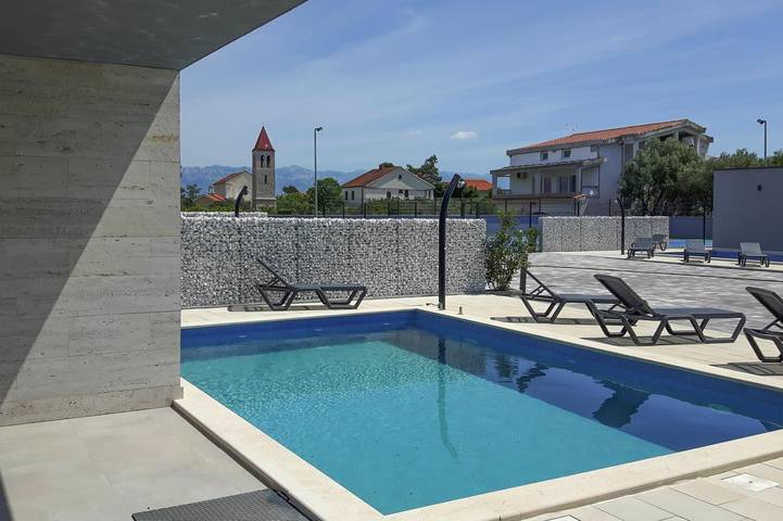 Villa pour 6 personnes, avec sauna et jacuzzi ainsi que piscine et terrasse dans Vir - 4