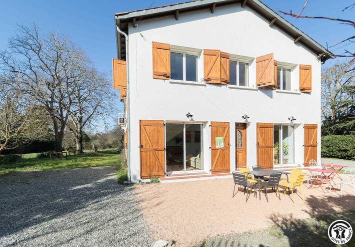 Gîte pour 6 personnes, avec jardin ainsi que piscine et terrasse, animaux acceptés dans Pins-Justaret