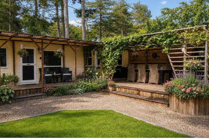 Ferienhaus für 4 Personen, mit Balkon und Garten sowie Whirlpool und Pool