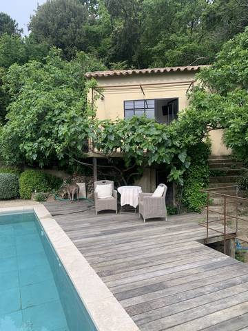 Cottage pour 2 personnes, avec jardin et piscine à La Garde-Freinet