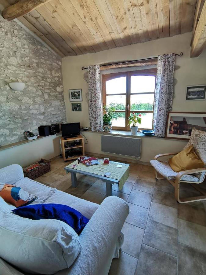Location de vacances pour 4 personnes, avec jardin ainsi que vue et piscine à Cahuzac-sur-Vère - 3