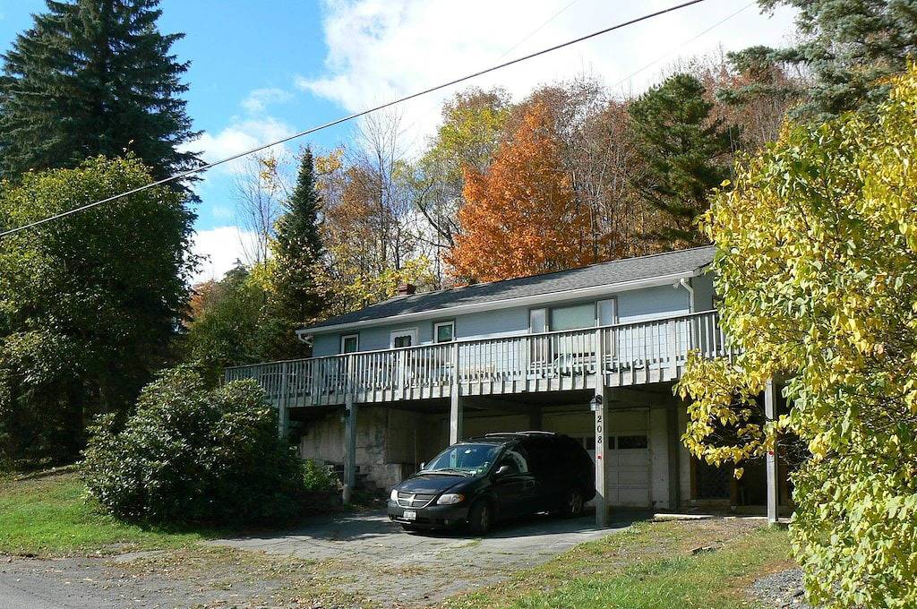 Catskill Mountain Retreat --- Großartige Lage, sehr privat, Hugh Deck, Whirlpool in Catskill Mountains