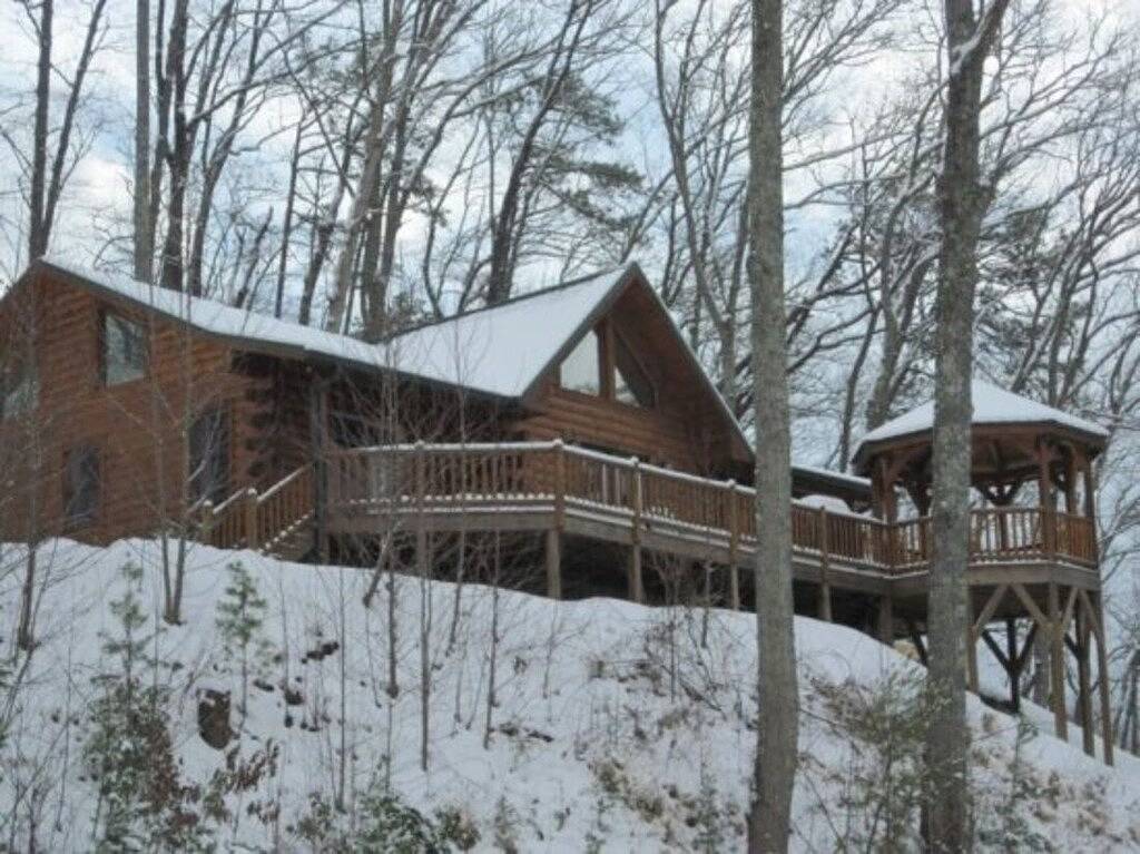 Shooting Star Ridge: A cozy 2-bedroom cabin in Whittier, Nc in Qualla, Jackson County