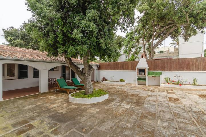 Ferienhaus für 4 Personen, mit Terrasse und Whirlpool auf Menorca