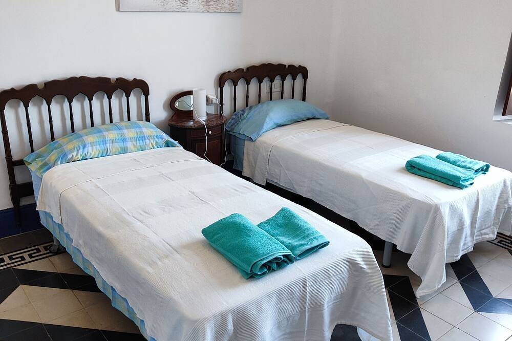 Farmhouse with big swimming pool and tennis. in Alcanar, Costa Dorada