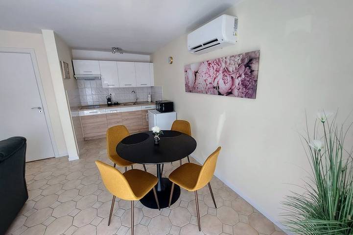 Ganze Wohnung, Serenity Gemütliches 1-Zi. Apartment mit Klimaanlage und WLAN im ruhigen Bük in Bük, Komitat Eisenburg