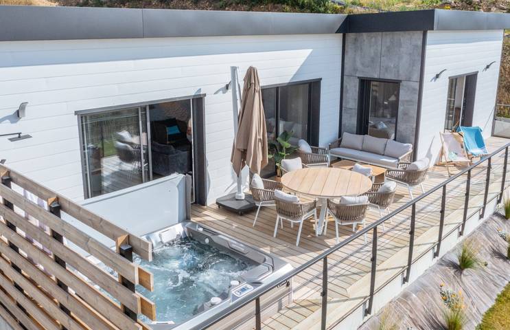 Gîte pour 6 personnes, avec jardin ainsi que jacuzzi et terrasse à Plouider