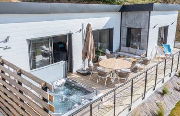 Gîte pour 6 personnes, avec terrasse ainsi que jardin et jacuzzi à Plouider