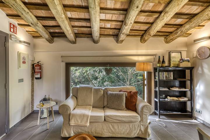 Apartamento vacacional "La Pallissa - Can Bonet" con vistas a la montaña, piscina compartida y Wi-Fi in San Martivell, Gironés