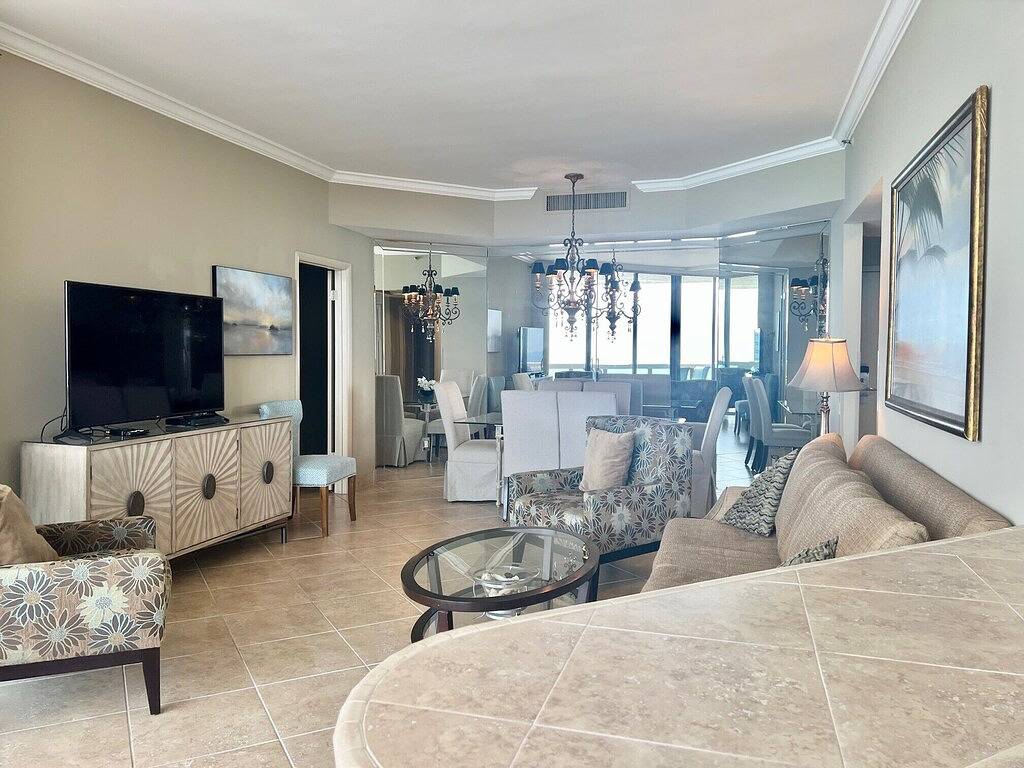 Vacation Apartment for 6 Guests in Miramar Beach, Emerald Coast