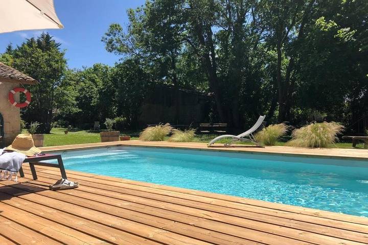 Gîte pour 2 personnes, avec piscine et jardin à Étauliers