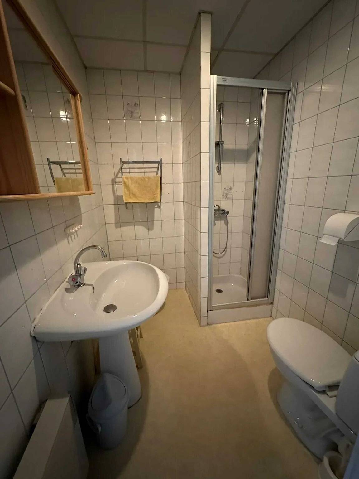 Entire studio, Comfortable Studio in Néris-les-Bains - 18 m² + Balcony in Néris-les-Bains, Montluçon region