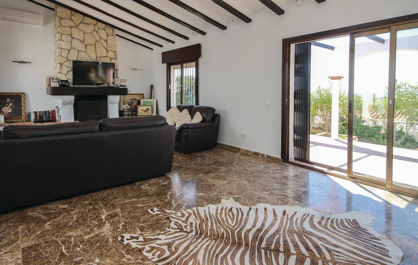 Ruim appartement met airco, terras, zwembad & wifi - 2km naar strand in Urbanizacion Fuentelegrales, Mijas