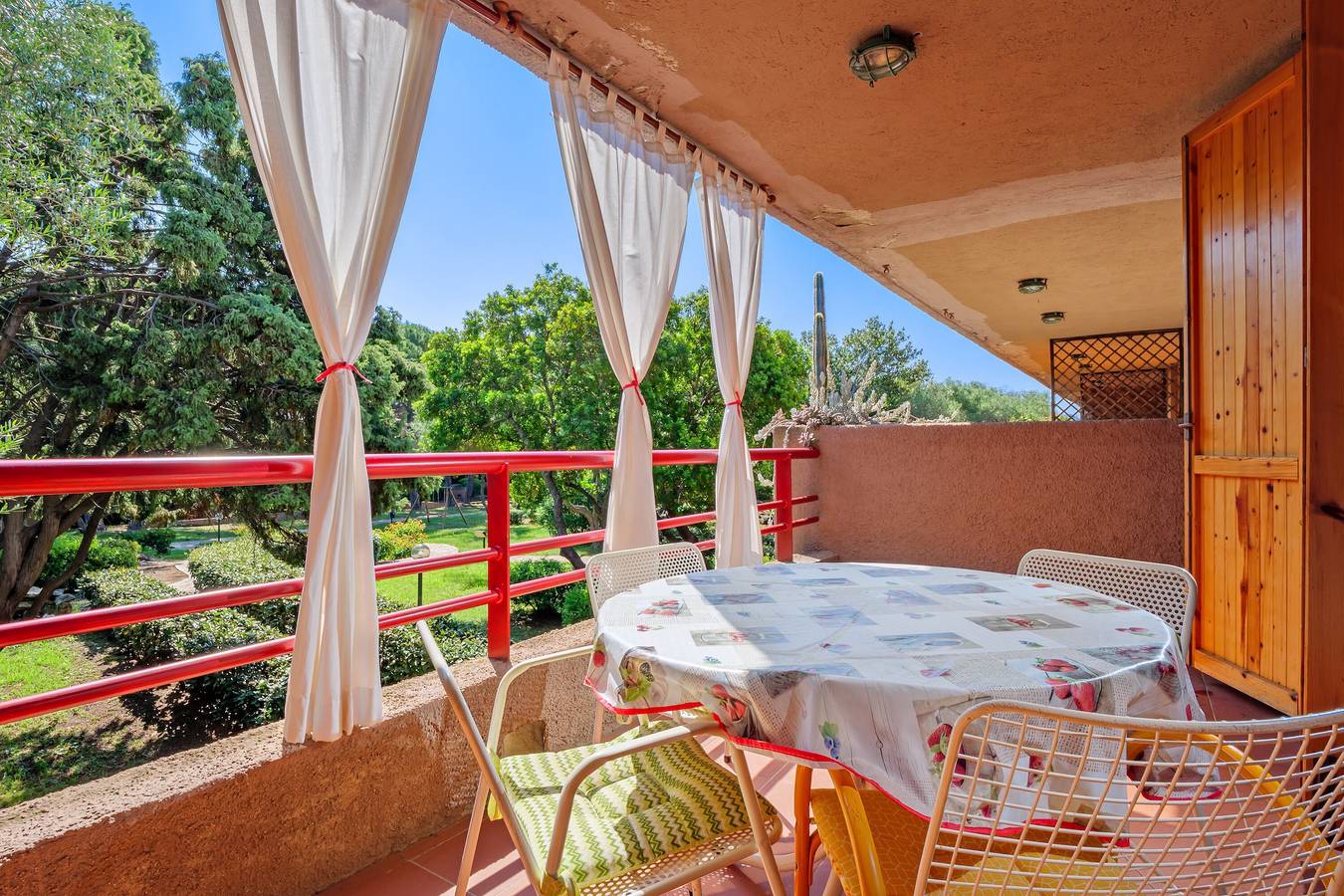 Maison de vacances 'Libeccio 2417' avec piscine partagée, terrasse privée et balcon in Cugnana Verde, Costa Smeralda