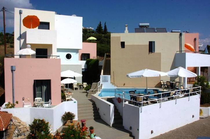 Appart’hôtel pour 2 personnes, avec Balcon et Terrasse ainsi que Jardin et Piscine