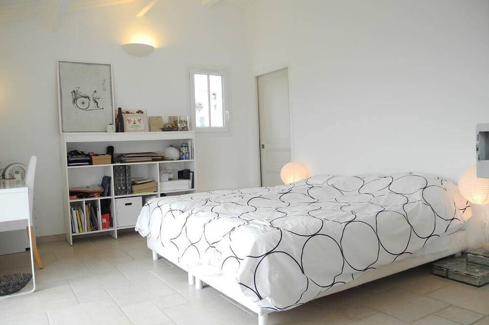 Exceptional seafront property - Private access & outbuilding in Angoulins, La Rochelle region