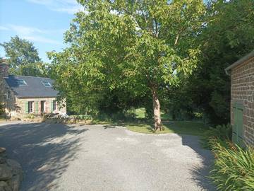 Gîte pour 5 personnes, avec terrasse ainsi que vue et jardin dans Putanges-le-Lac