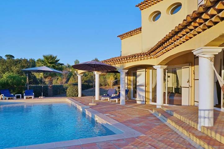 Villa pour 6 personnes, avec sauna et jardin, animaux acceptés à Montauroux