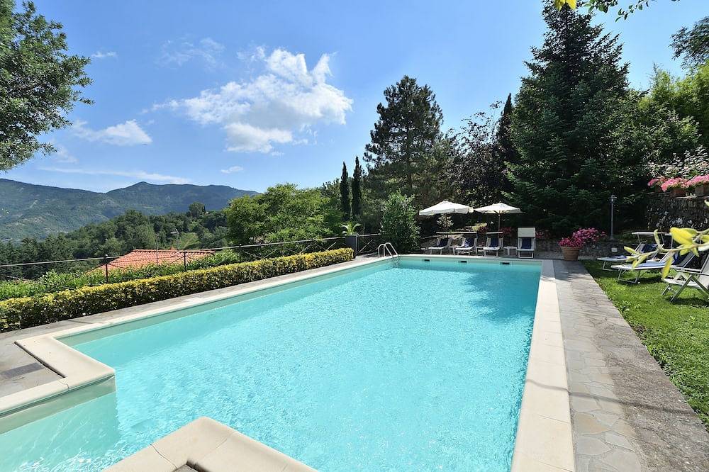 Private Tuscany Villa near Florence-Saltwater Pool, Heated Jacuzzi&Cooking Class in San Godenzo, Florenz Provinz
