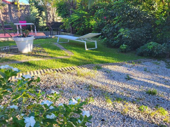 Gîte pour 2 personnes, avec terrasse ainsi que vue et jardin dans La Bretagne - 3