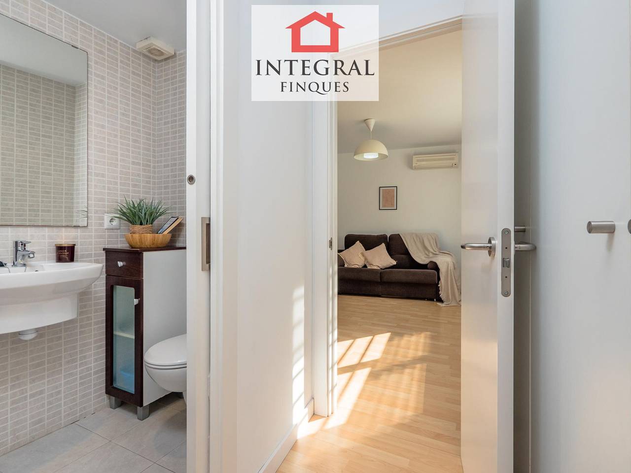 Entire apartment, Charming Ground Floor Apartment Near Platja Gran – Ideal for Families, A/C, Parking, Wifi in Palamós, Costa Brava