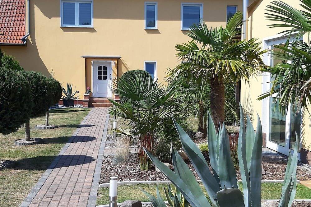 Apartamento entero, Vacation apartment 100sqm <br>Living <br>3 double beds Bedroom<br>Kitchen<br>Bathroom in Loissin, Pomerania Occidental
