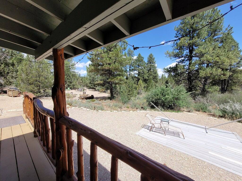 Log Cabin for 4 Guests in Zion National Park, Kane County