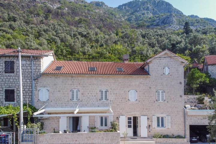 Villa für 10 Personen, mit Terrasse und Sauna sowie Pool und Meerblick in Montenegro - 3