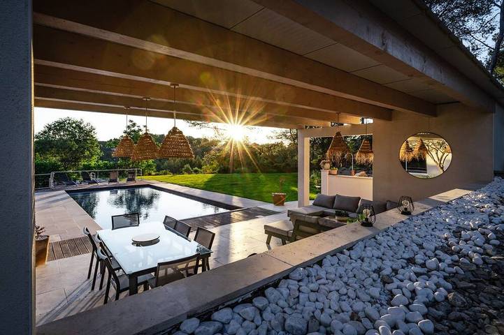 Maison de vacances pour 8 personnes, avec jardin et jacuzzi à Nîmes