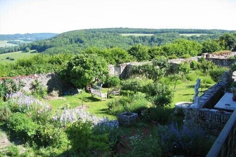 Un gîte calme et confortable dans un village médiéval de bourgogne in Flavigny-sur-Ozerain, Région de Montbard