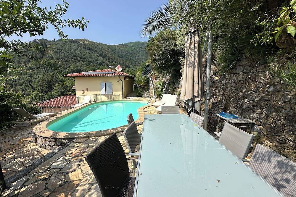 Romantic Villa ⭐ Pool ⭐ Sea View, Wall Box in Forte dei Marmi, Costa de la Maremma