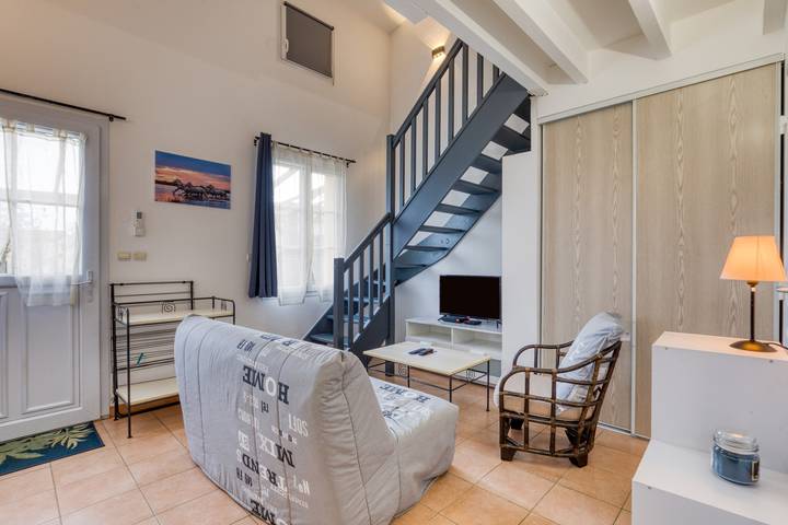 Holiday Home “Un Petit Coin De Paradis 35 m²” with Shared Pool, Wi-Fi & Air Conditioning in Gallargues-le-Montueux, Medelhavskusten (Frankrike)