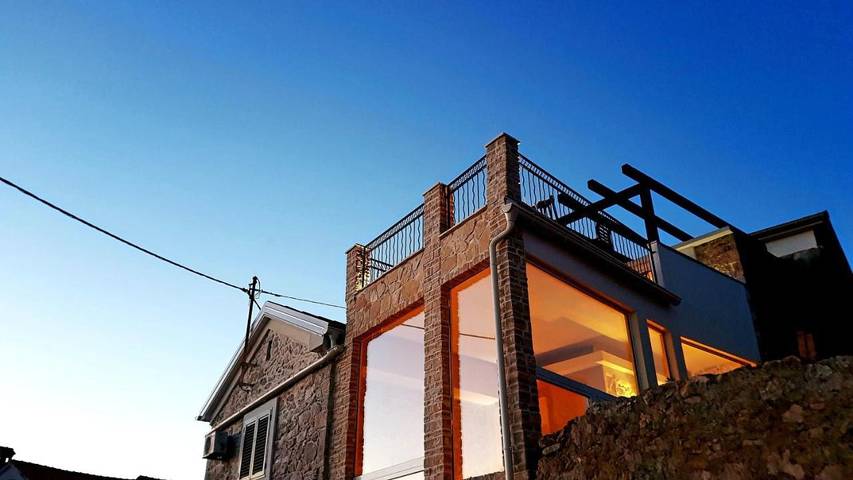 Ferienhaus für 10 Personen, mit Garten und Ausblick sowie Pool