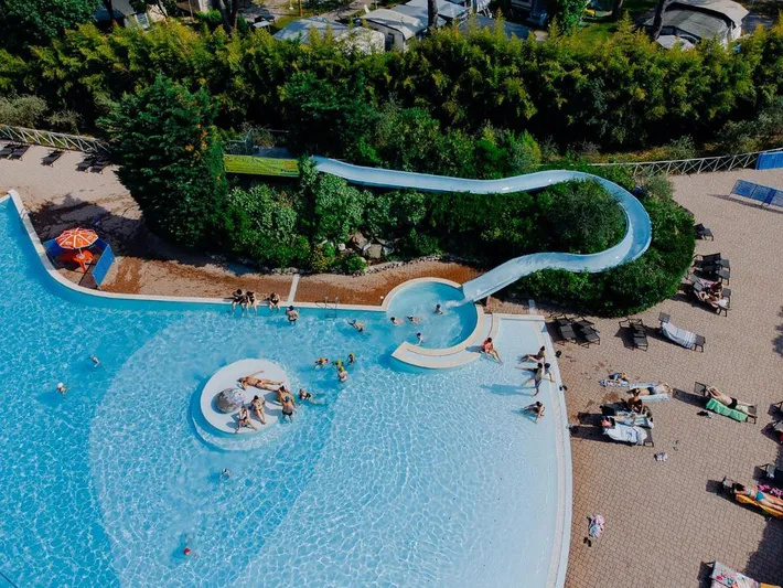 Camping para 4 personas, con piscina además de jardín y piscina para niños - 1