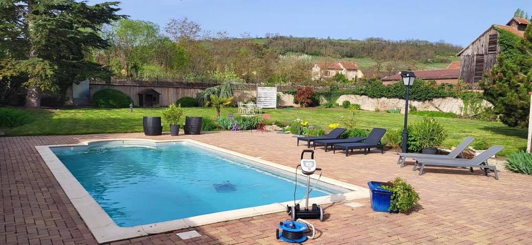 Location de vacances pour 3 personnes, avec terrasse ainsi que jardin et piscine à Avolsheim - 2
