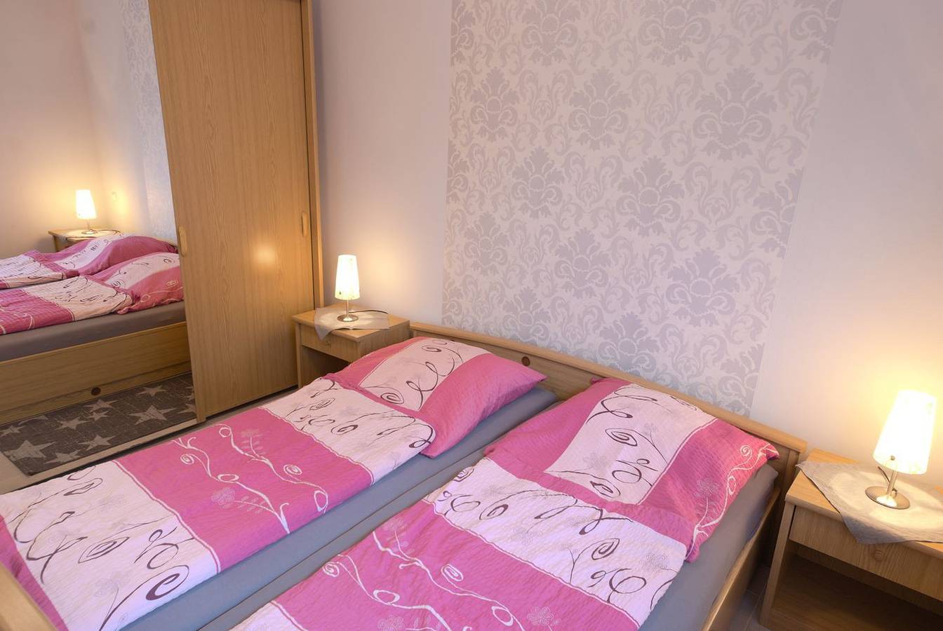 Apartamento entero, Strandnahe und gemütliche Parterre-Ferienwohnung mit Terrasse in Strand Norddeich, Norddeich