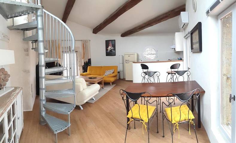 Gîte pour 4 personnes, avec terrasse et vue, adapté aux familles à Causses-et-Veyran