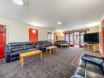 Holiday Rental for 20 People in Twyford and Stenson, Derbyshire, Photo 1