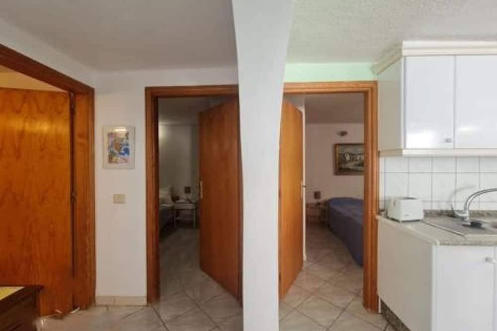 Entire apartment, In Chayofa Tenerife South heated communal pool Los Cristianos in Chayofa, Arona