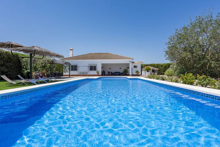Casa rural para 6 personas, con jardín, Se admiten mascotas en Campiña de Morón y Marchena - 2