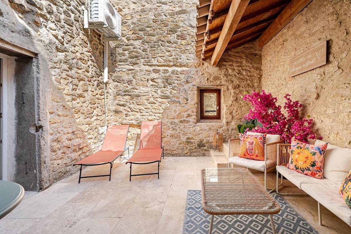 Maison l’Oustaou Cornillonnais in Cornillon-Confoux, Côte méditerranéenne (France)