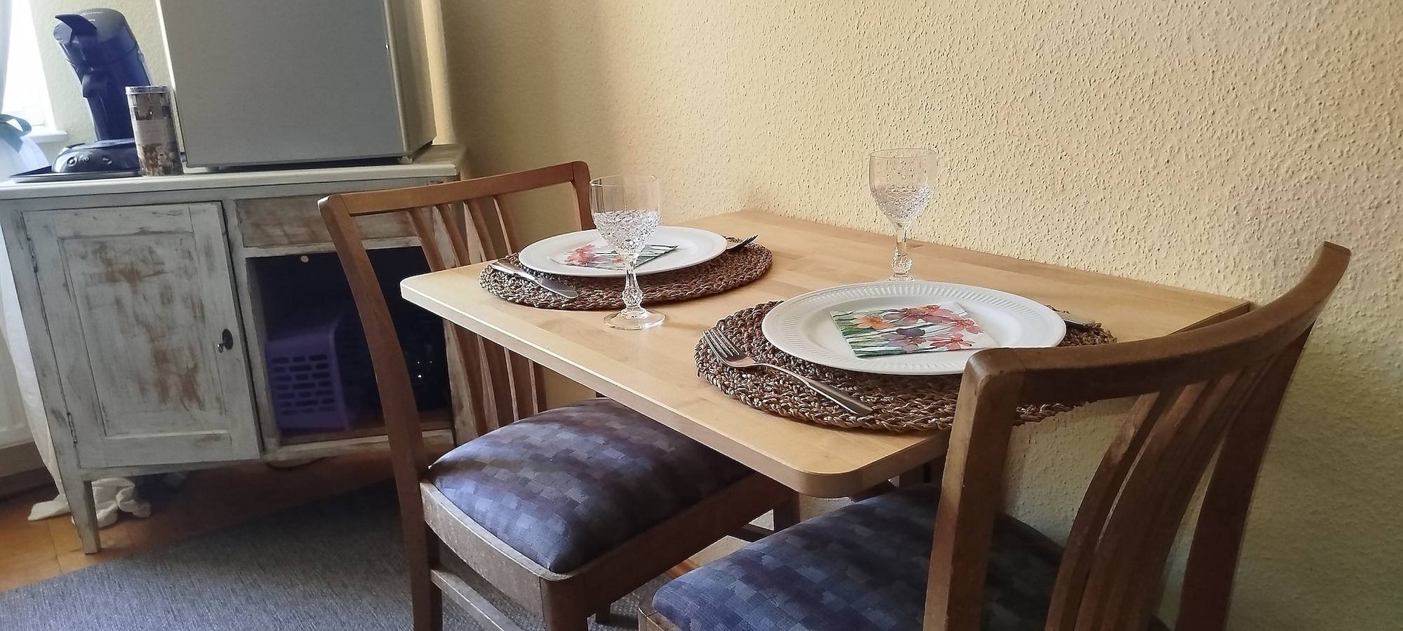 Ganzes Studio, Studio „Europa Park, Zimmer mit eigenem Bad“ mit Gemeinschaftsterrasse, Garten & Wlan in Herbolzheim, Südschwarzwald