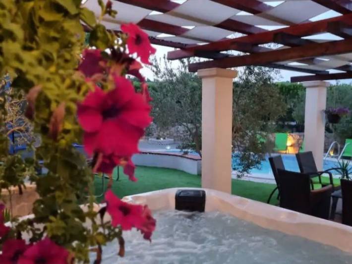 Ferienhaus für 14 Personen, mit Garten und Balkon sowie Pool - 1