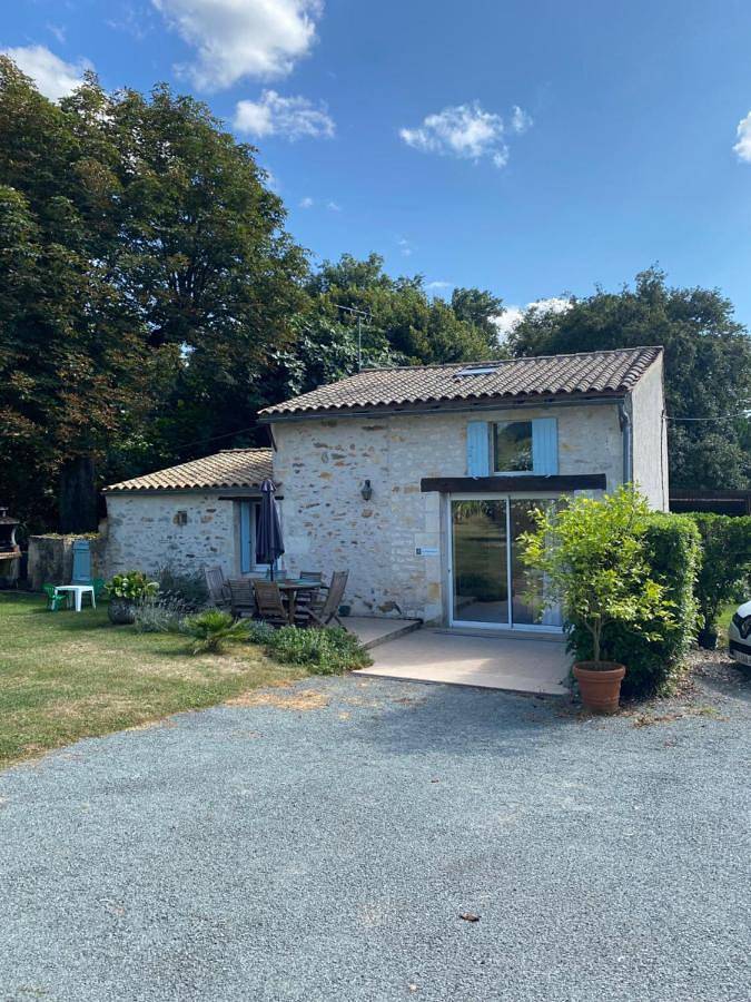 Location de vacances pour 5 personnes, avec Terrasse ainsi que Jardin et Vue à Varzay